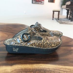Alegria Classic Safari Leopard Print Clog Comfort
